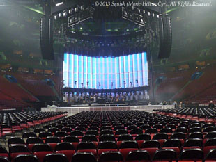 First backstage tour before the Bon Jovi show at the Bell Centre, Quebec, Canada (February 14, 2013)